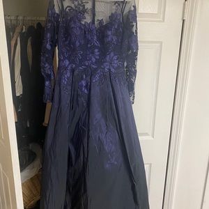 Size 8 blue Teri Jon dress. Bought for 974 wore for three hours only.